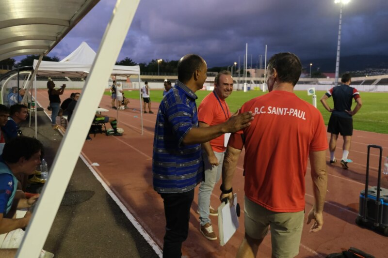 Allez Saint-Paul ! Vivez avec nous la finale masculine du championnat de La Réunion de rugby. Le Rugby Club Saint Paul Reunion affronte sur ses terres, au stade Paul Julius-BENARD, le club de l’Étang-Salé ce dimanche 21 mai 2023. Objectif : la victoire !