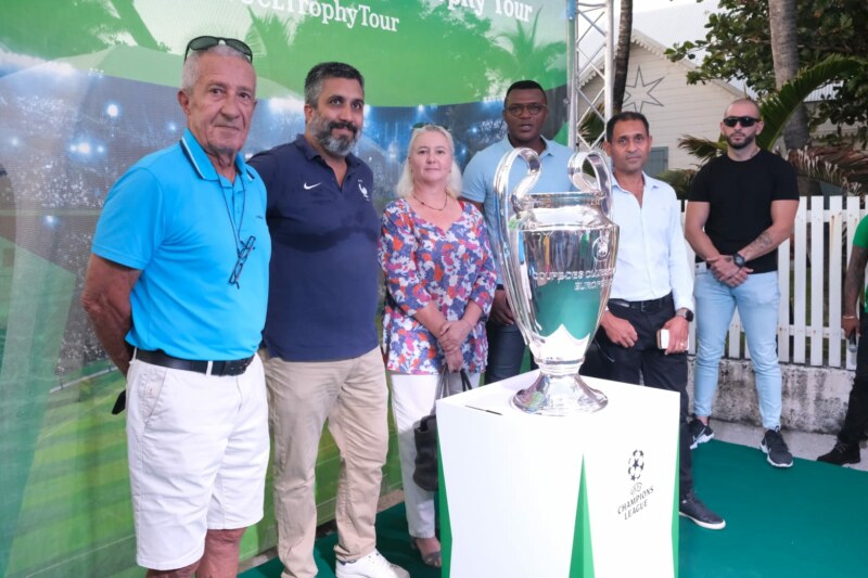 Le Maire de Saint-Paul, Emmanuel SÉRAPHIN, l’Adjoint aux Sports, Patrick LEGROS, l’Adjointe au Bassin de vie de Saint-Gilles-les-Bains, Virginie SALLÉ, les Adjoints, Sébastien GUYON et Jean-Noël, JEAN-BAPTISTE, reçoivent un champion du monde et d’Europe de foot ce samedi à l’esplanade des Roches Noires !