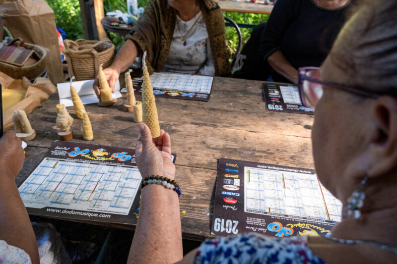 Saint-Paul, Ville Amie des Aînés, propose une nouvelle sortie culturelle dédiée aux séniors Ô Jardin de Paulo, au Tour des Roches, ce mercredi 31 mai 2023. Visite du jardin, fabrication de bougies en cire d'abeille, dégustation de gâteau péi et infusion... Une fois encore, le programme proposé a fait le bonheur de nos plus anciens.