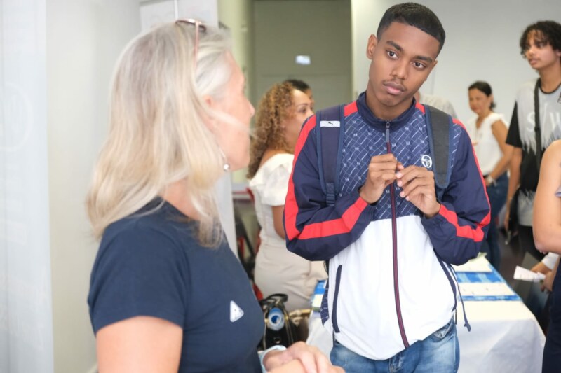 Beau succès pour le Défi alternance organisée ce mercredi 31 mai 2023 au Centre d’Art et de Culture CIMENDEF. Cette action innovante, organisée en partenariat avec le Pôle Emploi et la Mission intercommunale de l’Ouest, se tient dans le cadre de la semaine de l’alternance accueille sur le territoire de Saint-Paul.