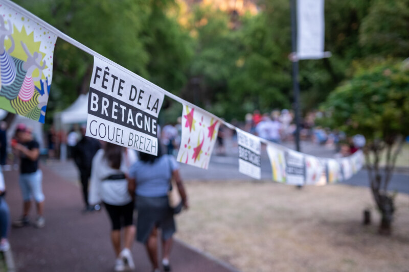 Saint-Paul, Ville d’art et d’histoire, accueille la Fête de la Bretagne à la Grotte du peuplement ce 21 mai 2023 ! La commune, véritable terre de festivals, propose, en partenariat avec l'Amicale Bretagne Réunion, une manifestation conviviale placée sous le signe du partage, de l’unité et du vivre-ensemble.