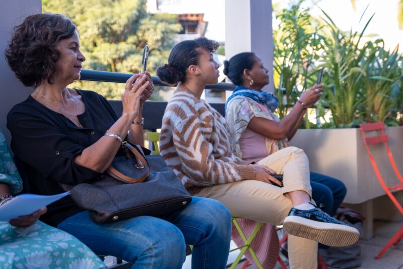 La médiathèque de Saint-Gilles-les-Bains accueille l’exposition itinérante «In fonnkèr pou mon komune » réalisée par l’École Artistique Intercommunale de l’Ouest ce vendredi 30 juin 2023. La Vice-présidente du TCO en charge de la Culture, Roxanne PAUSE-DAMOUR, , également Conseillère municipale de Saint-Paul, participe à cet événement.