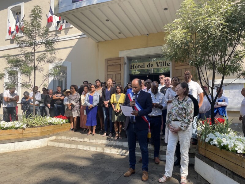 Suite au communiqué de l’Association des Maires de France, le Maire de Saint-Paul, Emmanuel SÉRAPHIN, appelle la population et les élu·es du Conseil Municipal à se rassembler sur le parvis de l’Hôtel de Ville ce lundi 3 juillet 2023 à 12 heures.
