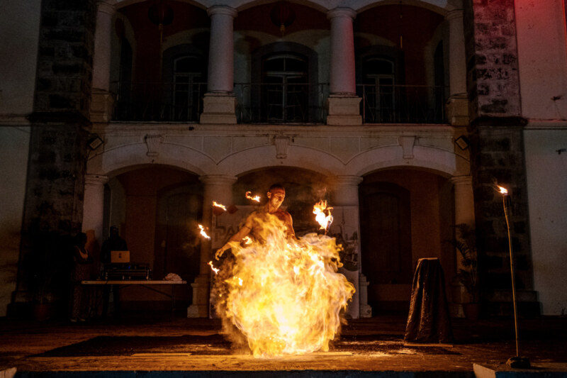 Le Maire de Saint-Paul, Emmanuel SÉRAPHIN, lance officiellement les Fêtes de Juillet depuis la Maison Gran Kour ce mardi 4 juillet 2023 en présence des acteurs économiques. Cet événement historique fera une nouvelle fois rayonner notre commune, du 6 au 16 juillet, tant avec la braderie au centre-ville qu'au parc Expobat avec la fête foraine et les concerts.