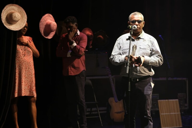 Léspas culturel Leconte-de-LISLE accueille ce mercredi 5 juillet 2023 la restitution du projet Somin maloya gramounes. Un rendez-vous initié par cette structure en collaboration étroite avec Saint-Paul, Ville Amie des Aînés. L’objectif central : mettre en lumière ces zarboutan à travers le maloya et la musique. L’Adjoint, Alexis POÏNIN-COULIN, y assiste également.