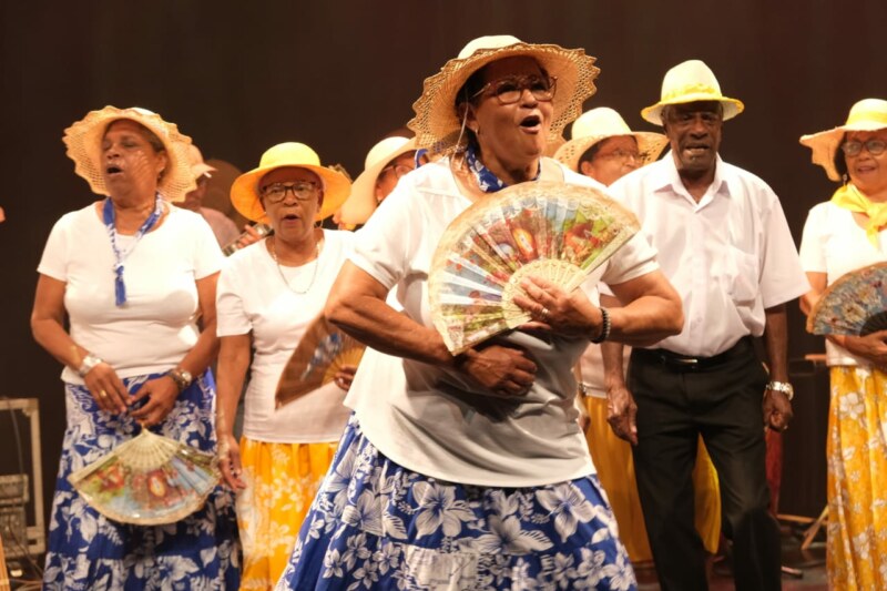 Léspas culturel Leconte-de-LISLE accueille ce mercredi 5 juillet 2023 la restitution du projet Somin maloya gramounes. Un rendez-vous initié par cette structure en collaboration étroite avec Saint-Paul, Ville Amie des Aînés. L’objectif central : mettre en lumière ces zarboutan à travers le maloya et la musique. L’Adjoint, Alexis POÏNIN-COULIN, y assiste également.