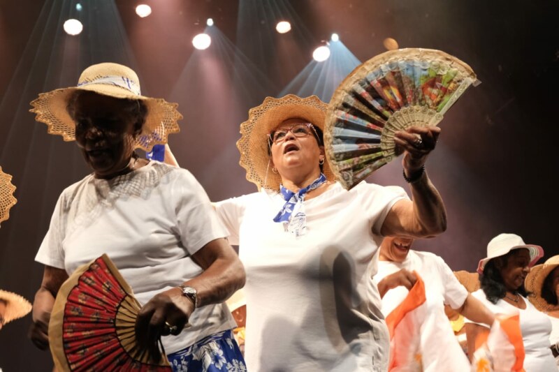 Léspas culturel Leconte-de-LISLE accueille ce mercredi 5 juillet 2023 la restitution du projet Somin maloya gramounes. Un rendez-vous initié par cette structure en collaboration étroite avec Saint-Paul, Ville Amie des Aînés. L’objectif central : mettre en lumière ces zarboutan à travers le maloya et la musique. L’Adjoint, Alexis POÏNIN-COULIN, y assiste également.