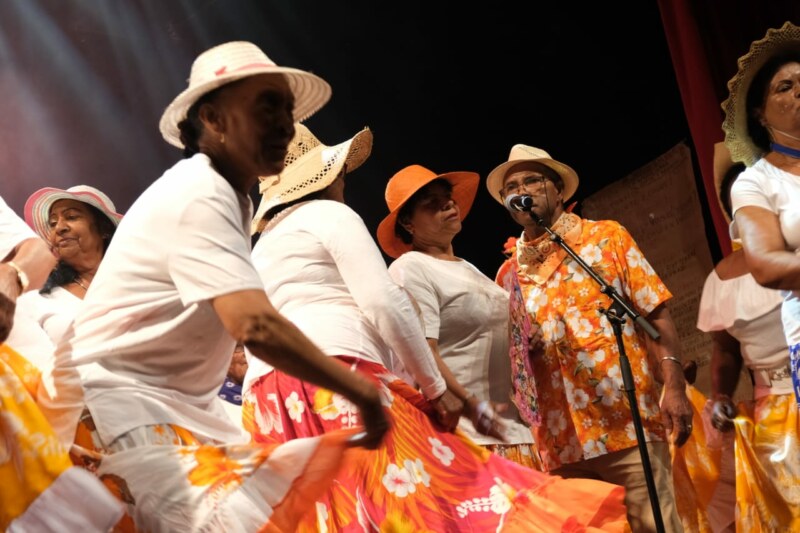 Léspas culturel Leconte-de-LISLE accueille ce mercredi 5 juillet 2023 la restitution du projet Somin maloya gramounes. Un rendez-vous initié par cette structure en collaboration étroite avec Saint-Paul, Ville Amie des Aînés. L’objectif central : mettre en lumière ces zarboutan à travers le maloya et la musique. L’Adjoint, Alexis POÏNIN-COULIN, y assiste également.