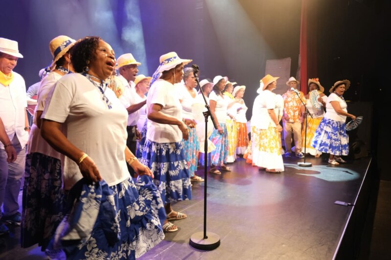 Léspas culturel Leconte-de-LISLE accueille ce mercredi 5 juillet 2023 la restitution du projet Somin maloya gramounes. Un rendez-vous initié par cette structure en collaboration étroite avec Saint-Paul, Ville Amie des Aînés. L’objectif central : mettre en lumière ces zarboutan à travers le maloya et la musique. L’Adjoint, Alexis POÏNIN-COULIN, y assiste également.