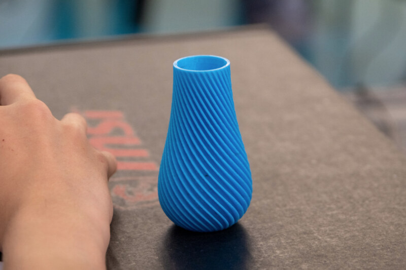 Apprendre à devenir DJ, se servir d’une imprimante 3D, jouer au handball ou au volley-ball… Les adolescents inscrits aux Vac’Ados pratiquent des activités diversifiées dans le cadre de ces six séjours organisés spécialement pour eux dans les Bassins de vie.