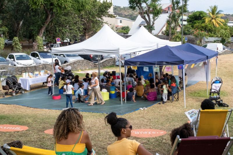 La manifestation, Partir en livre-Livr'Anlèr, continue jusqu'au 22 juillet 2023, de 10 heures à 16 heures, au Jardin de Mahatma-GANDHI sur le front de mer (à proximité de la grande roue). Bibliothèque éphémère, ateliers, lectures animées et jeux péi vous attendent en cette période de vacances scolaires.