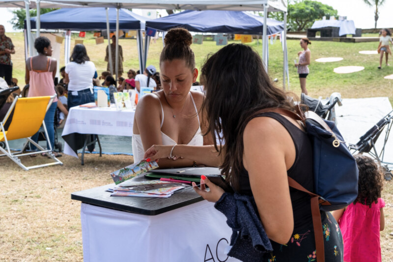 La manifestation, Partir en livre-Livr'Anlèr, continue jusqu'au 22 juillet 2023, de 10 heures à 16 heures, au Jardin de Mahatma-GANDHI sur le front de mer (à proximité de la grande roue). Bibliothèque éphémère, ateliers, lectures animées et jeux péi vous attendent en cette période de vacances scolaires.