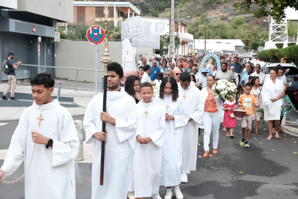 Vivez avec nous la fête des pêcheurs ! Cet événement populaire se déroule sur la place du Débarcadère, près de la baie du meilleur ancrage ce mardi 15 août 2023.