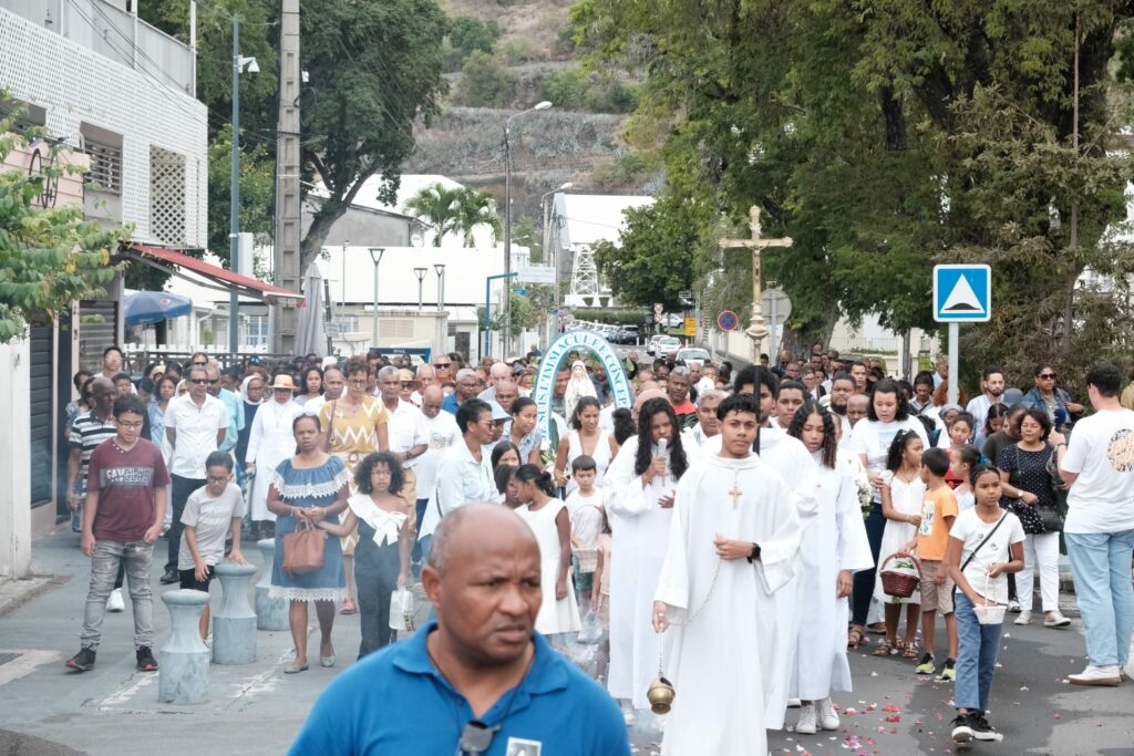 Vivez avec nous la fête des pêcheurs ! Cet événement populaire se déroule sur la place du Débarcadère, près de la baie du meilleur ancrage ce mardi 15 août 2023.