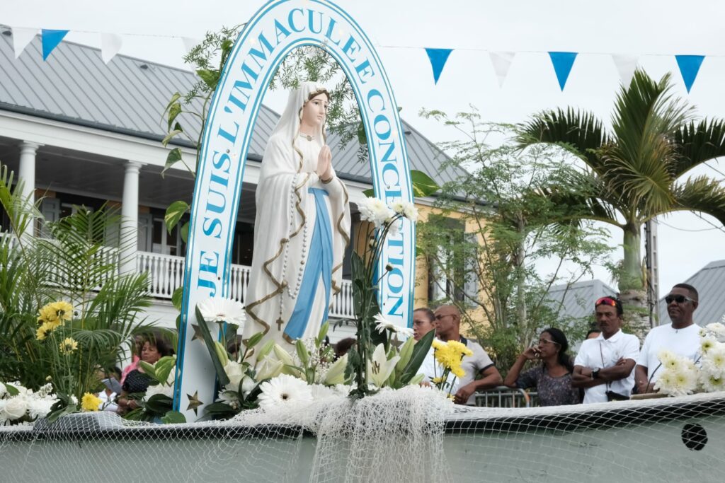 Vivez avec nous la fête des pêcheurs ! Cet événement populaire se déroule sur la place du Débarcadère, près de la baie du meilleur ancrage ce mardi 15 août 2023.