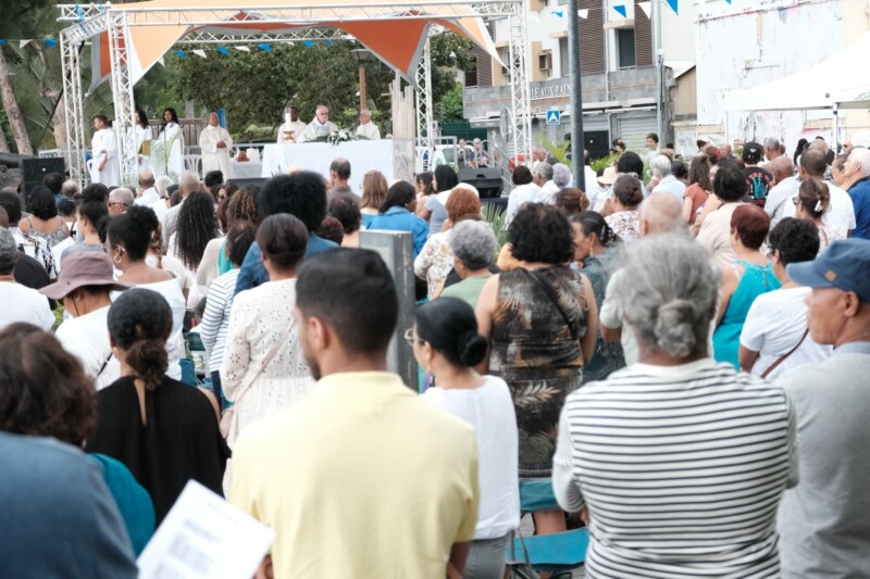 Vivez avec nous la fête des pêcheurs ! Cet événement populaire se déroule sur la place du Débarcadère, près de la baie du meilleur ancrage ce mardi 15 août 2023.
