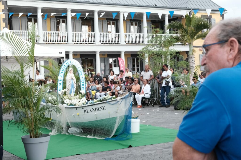 Vivez avec nous la fête des pêcheurs ! Cet événement populaire se déroule sur la place du Débarcadère, près de la baie du meilleur ancrage ce mardi 15 août 2023.