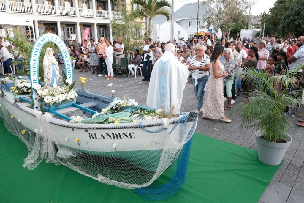 Vivez avec nous la fête des pêcheurs ! Cet événement populaire se déroule sur la place du Débarcadère, près de la baie du meilleur ancrage ce mardi 15 août 2023.