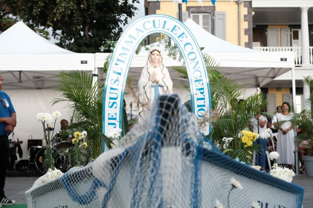 Vivez avec nous la fête des pêcheurs ! Cet événement populaire se déroule sur la place du Débarcadère, près de la baie du meilleur ancrage ce mardi 15 août 2023.