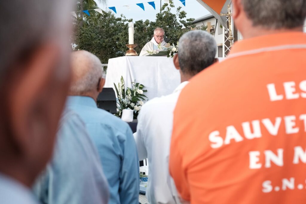 Vivez avec nous la fête des pêcheurs ! Cet événement populaire se déroule sur la place du Débarcadère, près de la baie du meilleur ancrage ce mardi 15 août 2023.