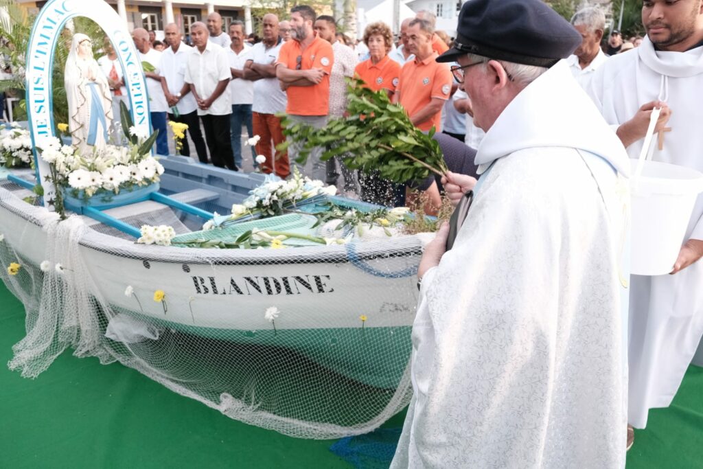 Vivez avec nous la fête des pêcheurs ! Cet événement populaire se déroule sur la place du Débarcadère, près de la baie du meilleur ancrage ce mardi 15 août 2023.