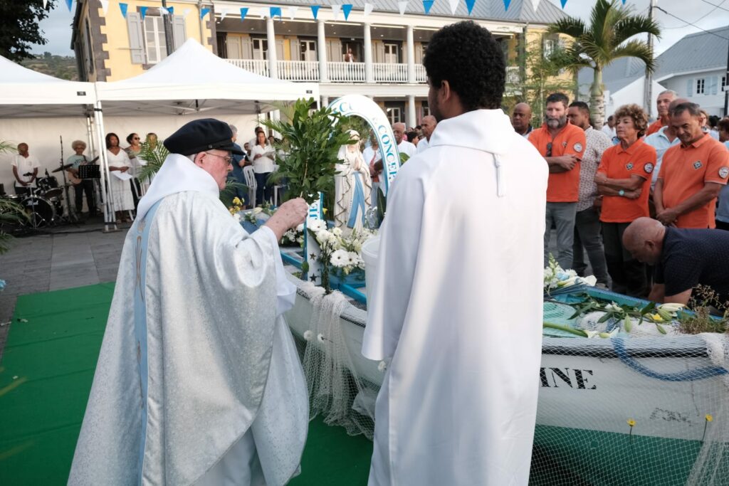 Vivez avec nous la fête des pêcheurs ! Cet événement populaire se déroule sur la place du Débarcadère, près de la baie du meilleur ancrage ce mardi 15 août 2023.