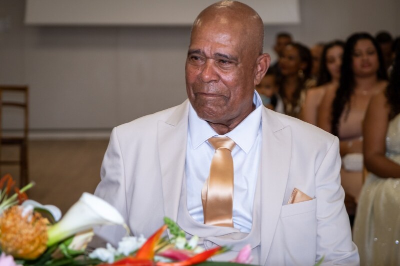 Le Maire de Saint-Paul, Emmanuel SÉRAPHIN, participent à un événement exceptionnel ce samedi 19 août 2023 à l’Hôtel de Ville. Mélanie et Philippe LAURET renouvellent leurs vœux au bout d’un amour consacré en août 1973 suite à leur mariage. Un beau moment marqué par l’émotion mais aussi par le partage en présence de leurs nombreux proches.