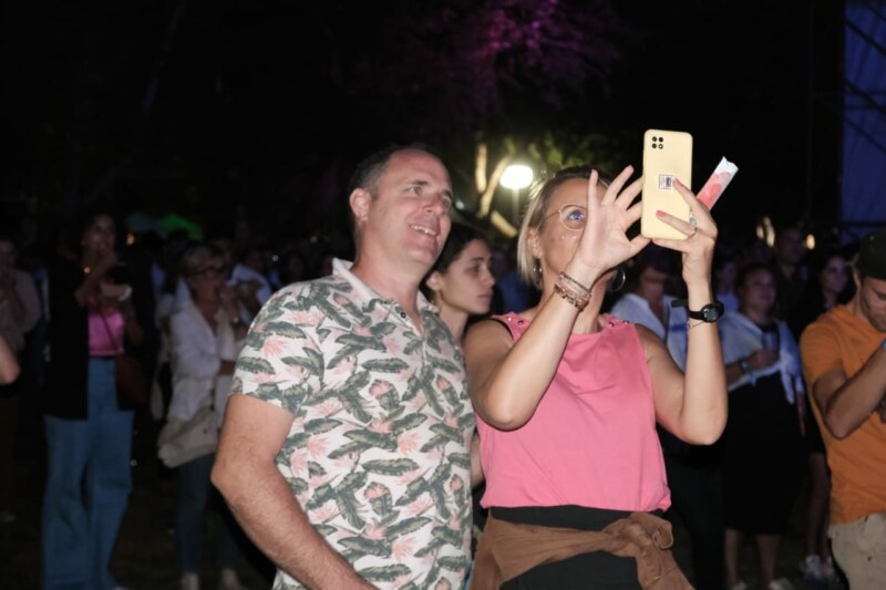 Pour la deuxième année consécutive, les Francofolies reviennent en force sur le site de la Clairière à La Saline-les-Bains ce vendredi 8 septembre 2023. Le Maire de Saint-Paul, Emmanuel SÉRAPHIN, charge la première Adjointe aux affaires culturelles, Suzelle BOUCHER, de le représenter.