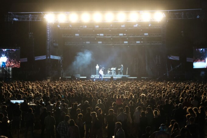 Pour la deuxième année consécutive, les Francofolies reviennent en force sur le site de la Clairière à La Saline-les-Bains ce vendredi 8 septembre 2023. Le Maire de Saint-Paul, Emmanuel SÉRAPHIN, charge la première Adjointe aux affaires culturelles, Suzelle BOUCHER, de le représenter.