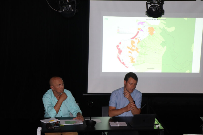 Le travail sur le futur Règlement Local de Publicité de Saint-Paul continue activement. L’élaboration de ce document de planification entre dans une nouvelle phase avec l’organisation de trois réunions publiques au Centre des arts et de la culture, CIMENDEF, ce mardi 5 septembre 2023.