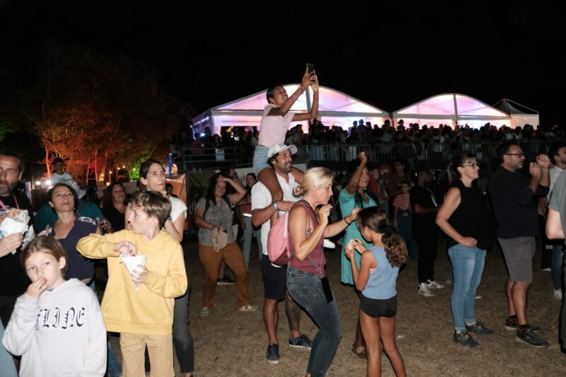 Près de 23 000 spectateurs réunis à 6 magnifiques soirées de concerts proposées à la Clairière de la Saline-les-Bains mais aussi au Téat plein air et à Léspas. Succès total pour la deuxième édition des Francofolies de Saint-Paul !