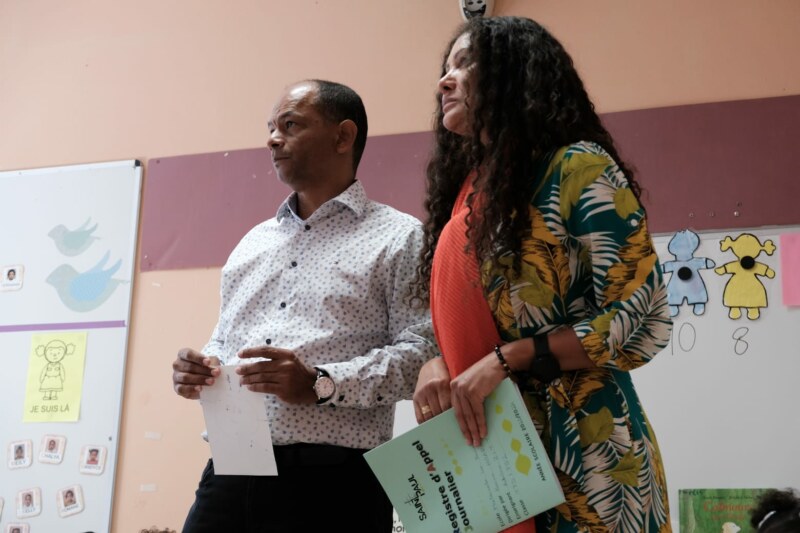 Le Maire de Saint-Paul, Emmanuel SÉRAPHIN, poursuit sa série de visites des écoles du territoire. Direction l’école maternelle de La Balance, à Fleurimont, ce mardi 12 septembre 2023. Cette nouvelle rencontre vise à s’assurer que les 115 élèves bénéficient de conditions optimale de travail.