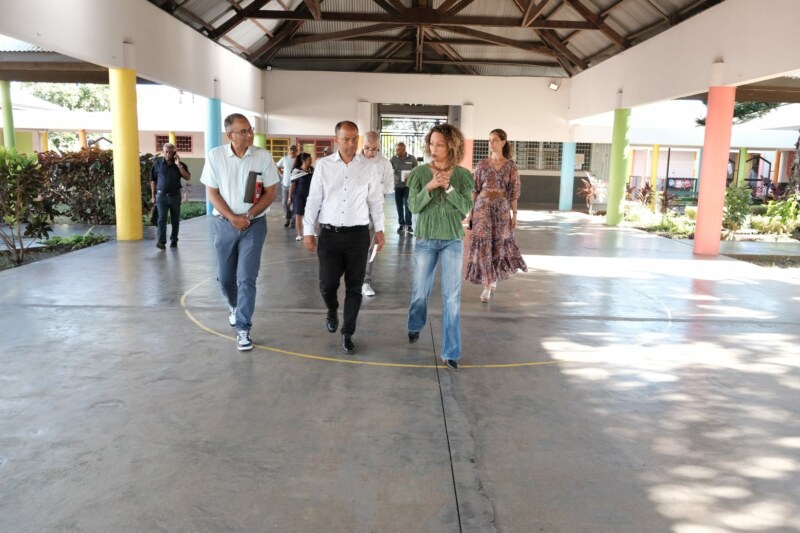 Le Maire de Saint-Paul, Emmanuel SÉRAPHIN, poursuit sa série de visites des écoles du territoire. Direction l’école maternelle de La Balance, à Fleurimont, ce mardi 12 septembre 2023. Cette nouvelle rencontre vise à s’assurer que les 115 élèves bénéficient de conditions optimale de travail.