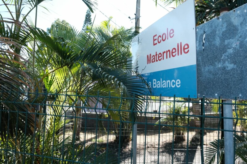 Le Maire de Saint-Paul, Emmanuel SÉRAPHIN, poursuit sa série de visites des écoles du territoire. Direction l’école maternelle de La Balance, à Fleurimont, ce mardi 12 septembre 2023. Cette nouvelle rencontre vise à s’assurer que les 115 élèves bénéficient de conditions optimale de travail.