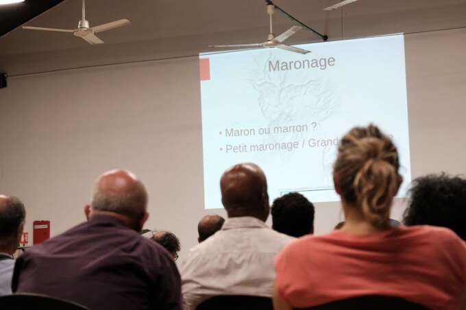 La conférence sur la richesse de la toponymie des grands sites de marronnage de La Réunion se tenait à la salle de conférence du front de mer ce jeudi 14 septembre 2023, à 18 heures, dans le cadre des 40 ans des Journées européennes du patrimoine.