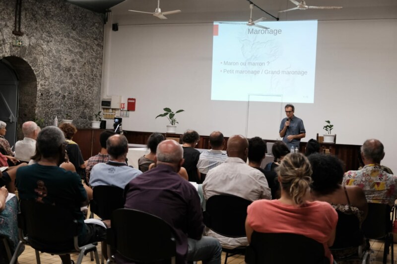 La conférence sur la richesse de la toponymie des grands sites de marronnage de La Réunion se tenait à la salle de conférence du front de mer ce jeudi 14 septembre 2023, à 18 heures, dans le cadre des 40 ans des Journées européennes du patrimoine.