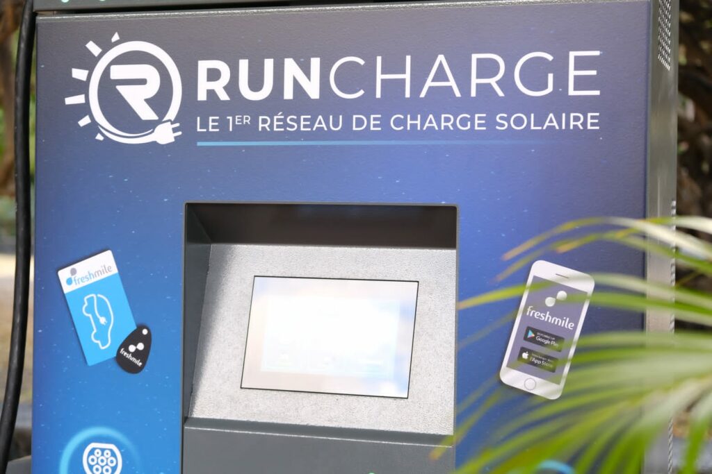 Inauguration des bornes de recharge solaire à la Grotte du Peuplement