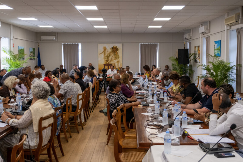 Le Conseil Municipal du 28 septembre 2023 a été marqué par l'annonce de plusieurs projets innovants par le Maire de Saint-Paul, Emmanuel SÉRAPHIN.