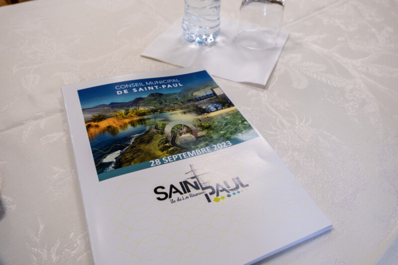 Le Conseil Municipal du 28 septembre 2023 a été marqué par l'annonce de plusieurs projets innovants par le Maire de Saint-Paul, Emmanuel SÉRAPHIN.
