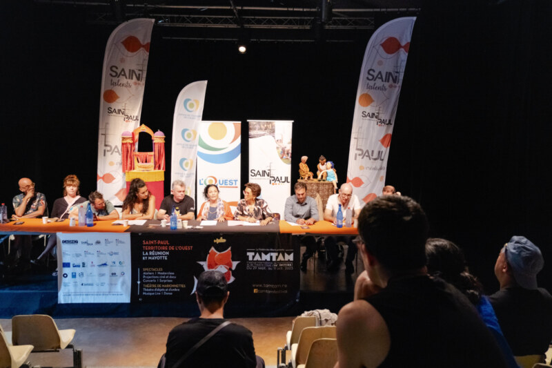 La 10ème de TAM TAM a été présentée ce mardi 4 octobre 2023 à la salle polyvalente du Ruisseau. C'est avec une profonde émotion que la première Adjointe aux Affaires culturelles, Suzelle BOUCHER, et les différents partenaires* ont lancé l’ultime édition ce festival international de marionnettes et de théâtre visuel depuis la salle polyvalente du Ruisseau.