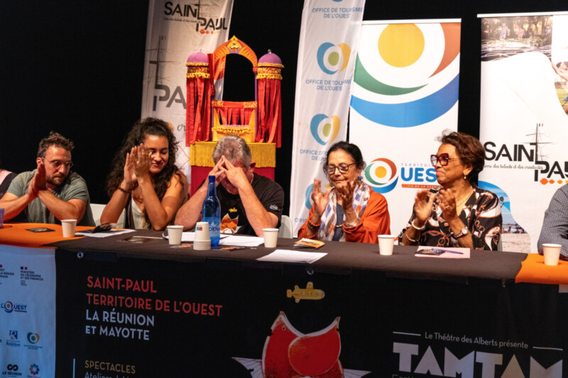 La 10ème de TAM TAM a été présentée ce mardi 4 octobre 2023 à la salle polyvalente du Ruisseau. C'est avec une profonde émotion que la première Adjointe aux Affaires culturelles, Suzelle BOUCHER, et les différents partenaires* ont lancé l’ultime édition ce festival international de marionnettes et de théâtre visuel depuis la salle polyvalente du Ruisseau.