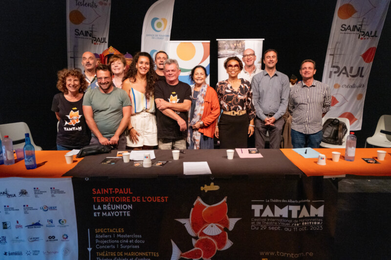 La 10ème de TAM TAM a été présentée ce mardi 4 octobre 2023 à la salle polyvalente du Ruisseau. C'est avec une profonde émotion que la première Adjointe aux Affaires culturelles, Suzelle BOUCHER, et les différents partenaires* ont lancé l’ultime édition ce festival international de marionnettes et de théâtre visuel depuis la salle polyvalente du Ruisseau.