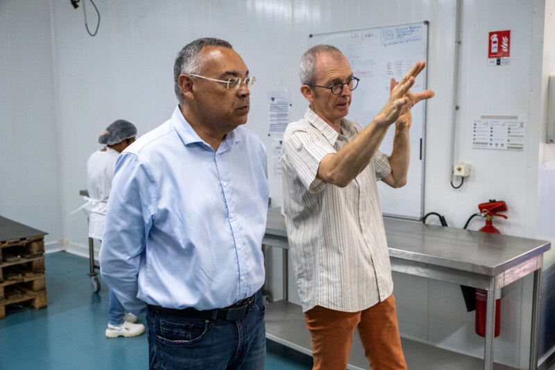 Connaissez-vous Ker Métis ? Cette biscuiterie de Saint-Paul, installée dans la Zone d’activités économiques de l’Éperon à Saint-Gilles-les-Hauts, confectionne des biscuits bretons fabriqués 100% localement.