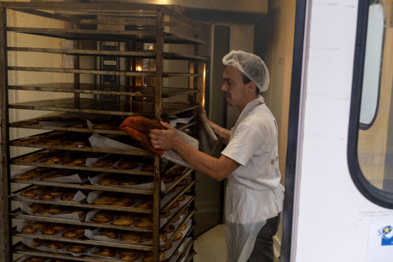 Connaissez-vous Ker Métis ? Cette biscuiterie de Saint-Paul, installée dans la Zone d’activités économiques de l’Éperon à Saint-Gilles-les-Hauts, confectionne des biscuits bretons fabriqués 100% localement.