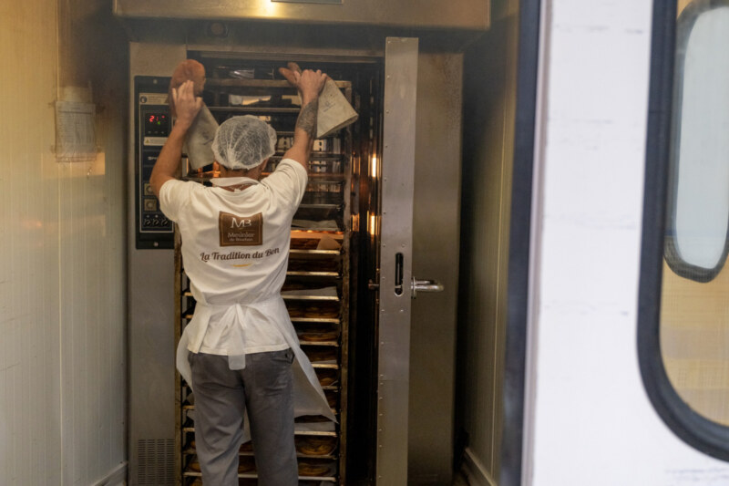Connaissez-vous Ker Métis ? Cette biscuiterie de Saint-Paul, installée dans la Zone d’activités économiques de l’Éperon à Saint-Gilles-les-Hauts, confectionne des biscuits bretons fabriqués 100% localement.