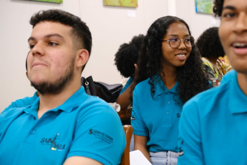 Saint-Paul construit son avenir avec 37 jeunes accueillis en service civique. Le Maire de la Ville, Emmanuel SÉRAPHIN, les reçoit chaleureusement lors d’une cérémonie organisée à l’Hôtel de Ville le mardi 10 octobre 2023.
