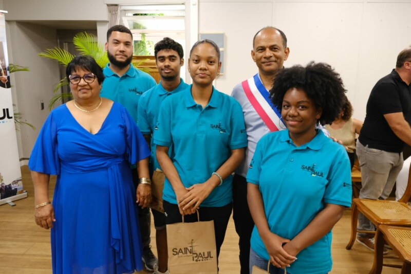 Saint-Paul construit son avenir avec 37 jeunes accueillis en service civique. Le Maire de la Ville, Emmanuel SÉRAPHIN, les reçoit chaleureusement lors d’une cérémonie organisée à l’Hôtel de Ville le mardi 10 octobre 2023.