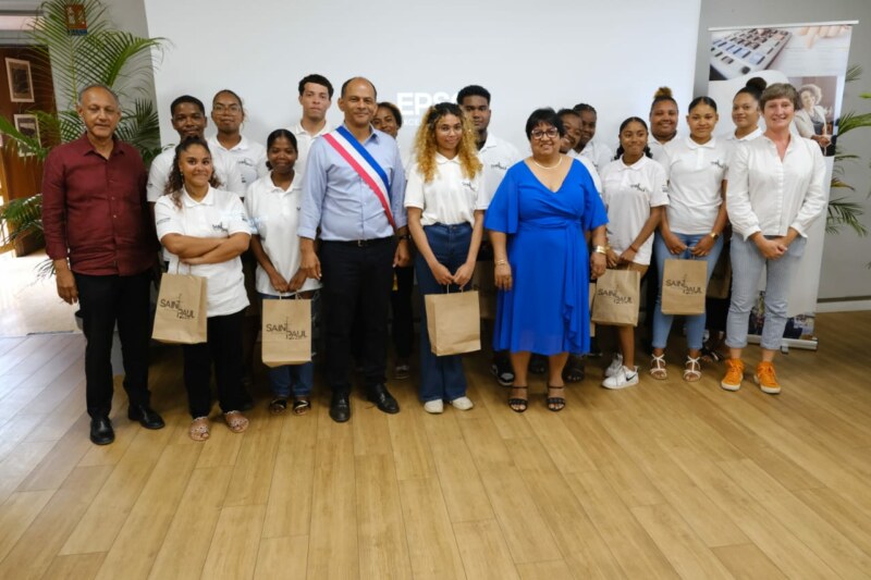 Saint-Paul construit son avenir avec 37 jeunes accueillis en service civique. Le Maire de la Ville, Emmanuel SÉRAPHIN, les reçoit chaleureusement lors d’une cérémonie organisée à l’Hôtel de Ville le mardi 10 octobre 2023.