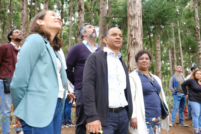 Ce mardi matin 11 octobre 2023 a eu lieu l'inauguration de la structure Accrobranche « Enlèr Pied’ Bois » en présence des gérants de la structure, Nathaniel et Anaïs LOUISO, du Maire de Saint Paul, Emmanuel SÉRAPHIN, de la Conseillère régionale et Sénatrice de La Réunion, Évelyne CORBIÈRE, et des autres élu·es.