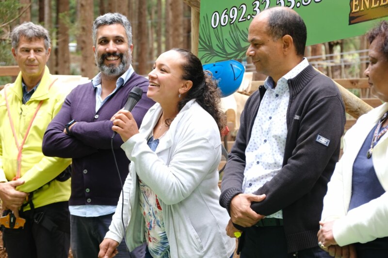 Ce mardi matin 11 octobre 2023 a eu lieu l'inauguration de la structure Accrobranche « Enlèr Pied’ Bois » en présence des gérants de la structure, Nathaniel et Anaïs LOUISO, du Maire de Saint Paul, Emmanuel SÉRAPHIN, de la Conseillère régionale et Sénatrice de La Réunion, Évelyne CORBIÈRE, et des autres élu·es.